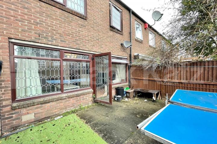 Mid-Century house prime SE1 location  Rothsay Street , London Bridge